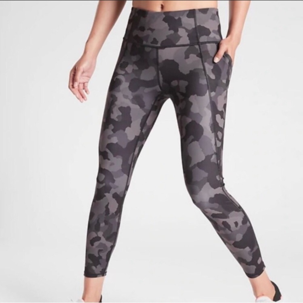 🍭Athleta Lightning Camo 7/8 Tight Supersonic